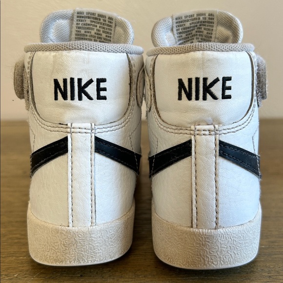 Nike Blazer Mid ‘77 Kids Shoes W/Fastening Strap. Size 12C . High-Top Sneakers. - Picture 3 of 9